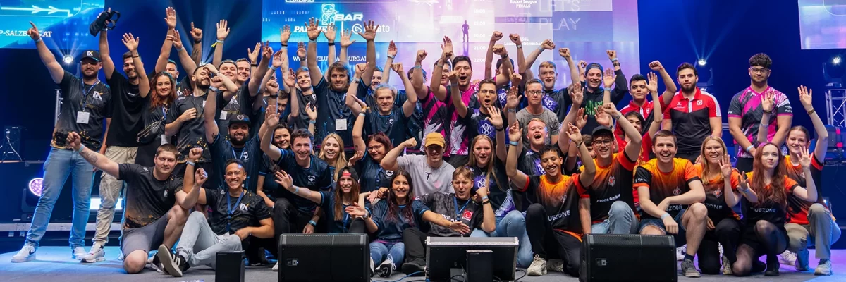 A group photo of all eSports organisations present at Level Up 2023